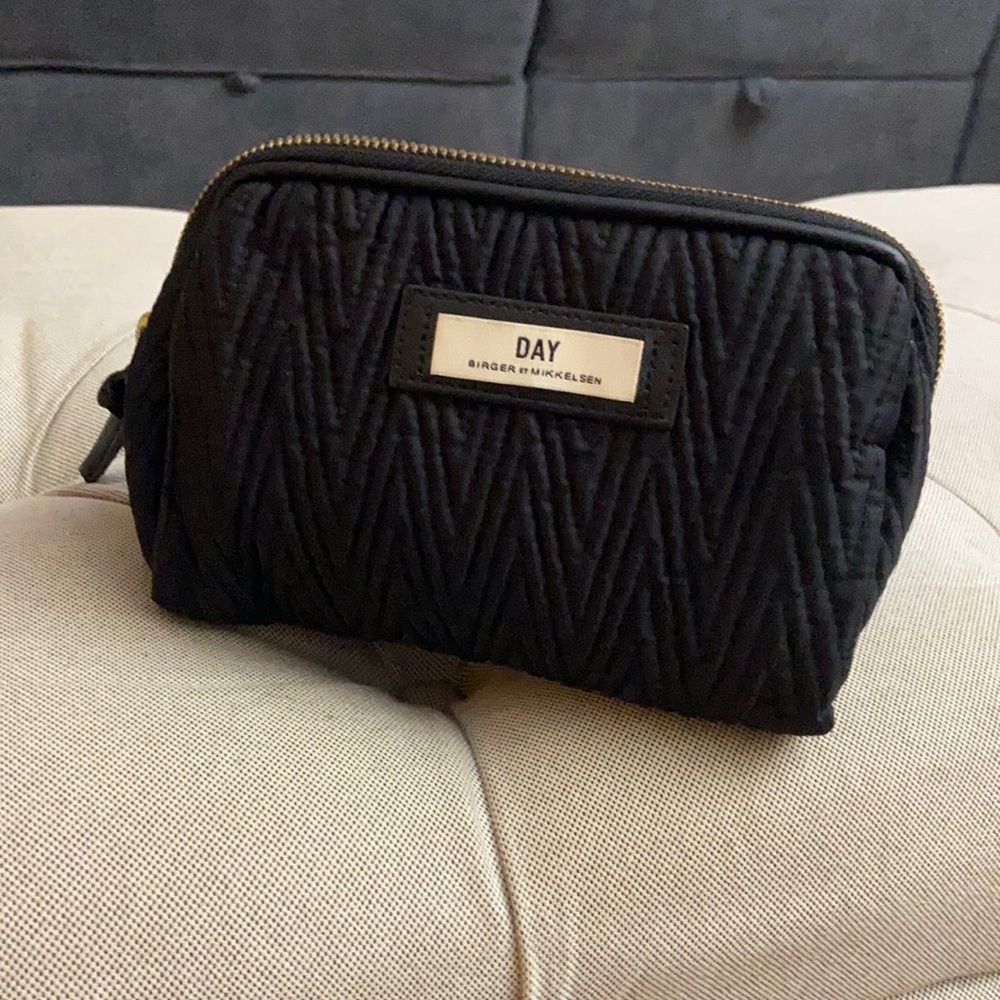 Cosmetic bag